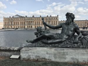 Bible tour louvre